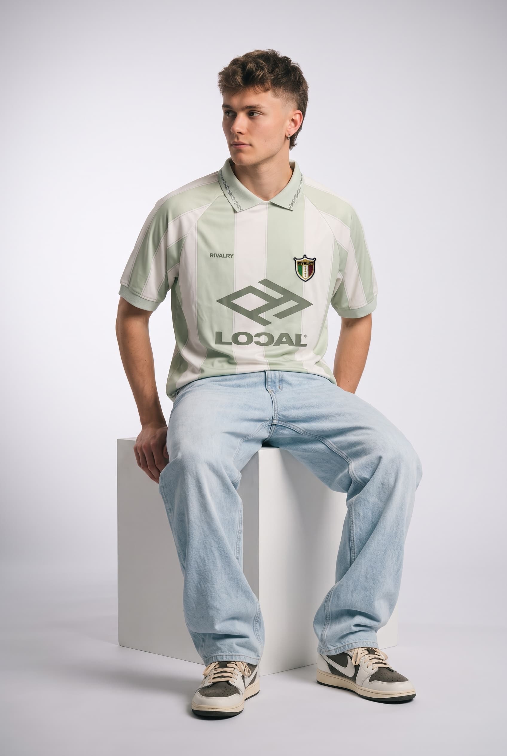 Yeşil Beyaz Çizgili Retro Forma, Polo Yaka – 1. görsel